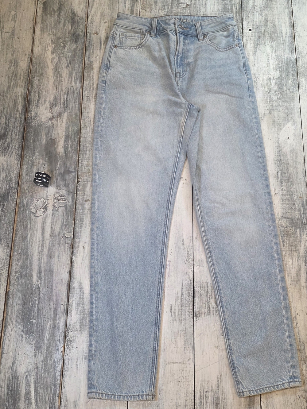 American Eagle Women's High-Rise Light Blue Mom Jeans sz 0